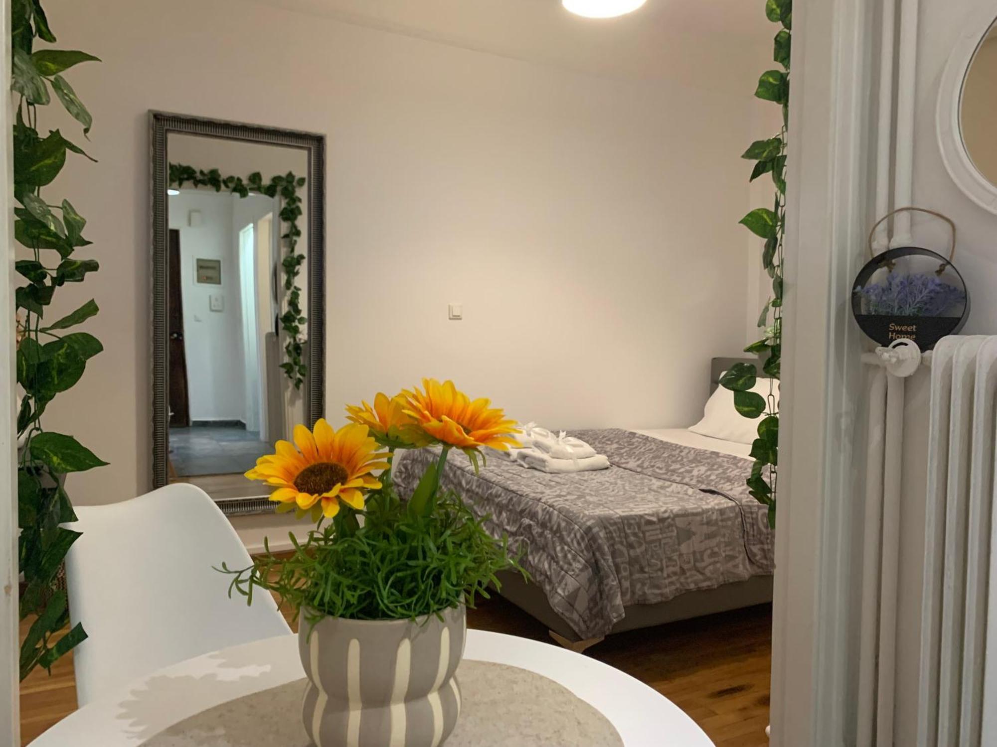 Charming House In Central Athena Bagian luar foto
